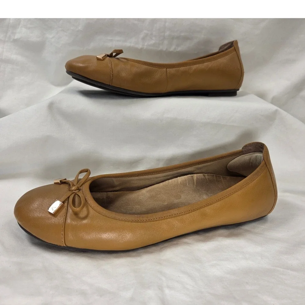 Vionic Tan Brown Leather Ballet Flats Shoes Bow Women's US size 8 25 CM Fair